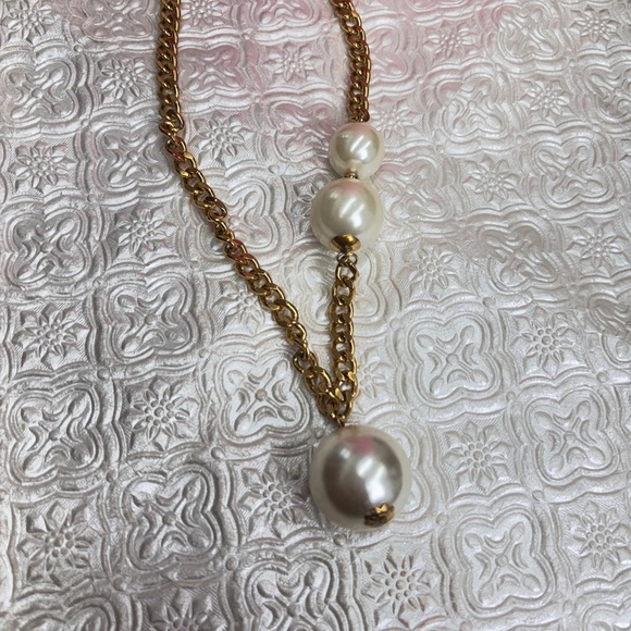 Cher Stainless Steel Elegant Gold and Pearl Necklace - Picture 4 of 6